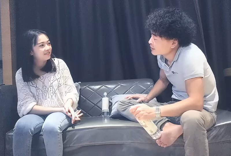 ACH-142 肉肉身材甜美妹子聊聊天抬腿侧入猛操